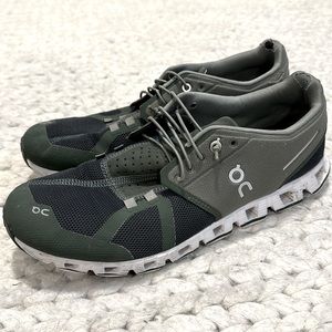 ON CLOUDS - Green Running Shoe Size 10.5